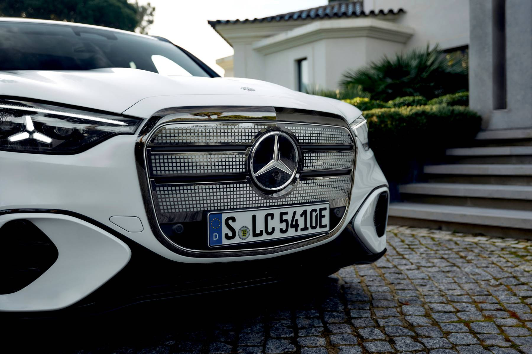 Calandre éclairée du Mercedes GLC électrique