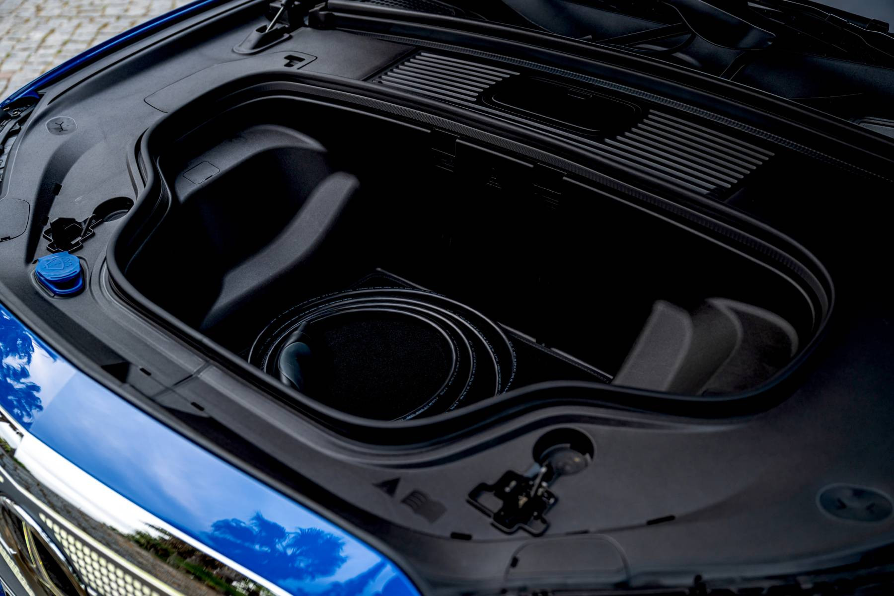 Coffre avant ouvert du Mercedes GLC électrique