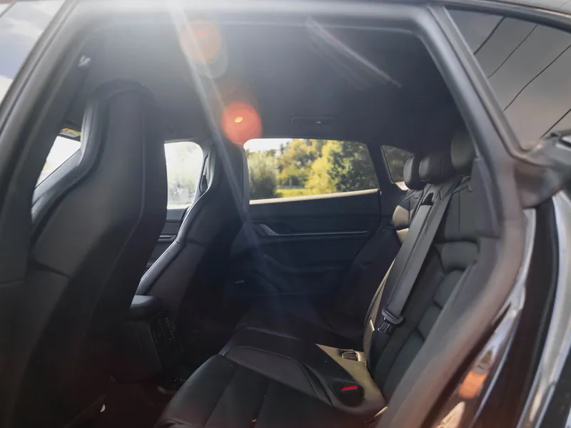 Porsche Taycan 4S Sport Turismo Gris Volcano - Photo 19
