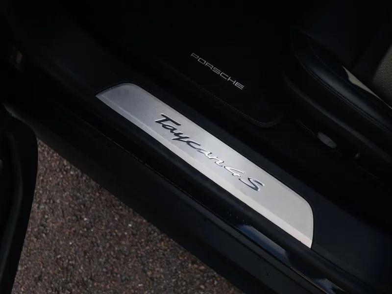 Porsche Taycan 4S Sport Turismo Gris Volcano - Photo 21