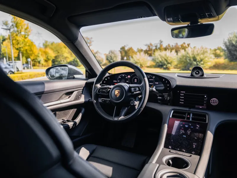 Porsche Taycan 4S Sport Turismo Gris Volcano - Photo 18