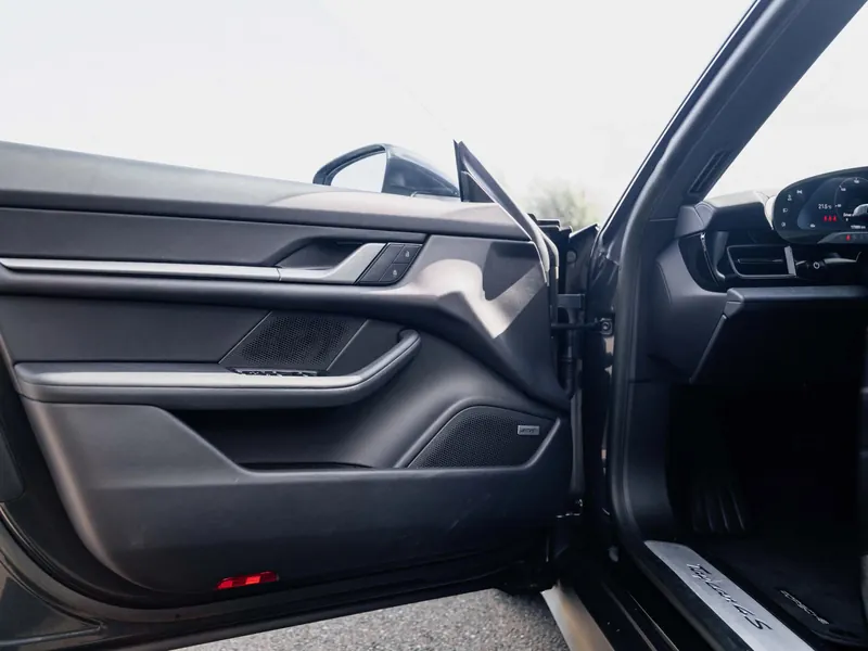 Porsche Taycan 4S Sport Turismo Gris Volcano - Photo 16