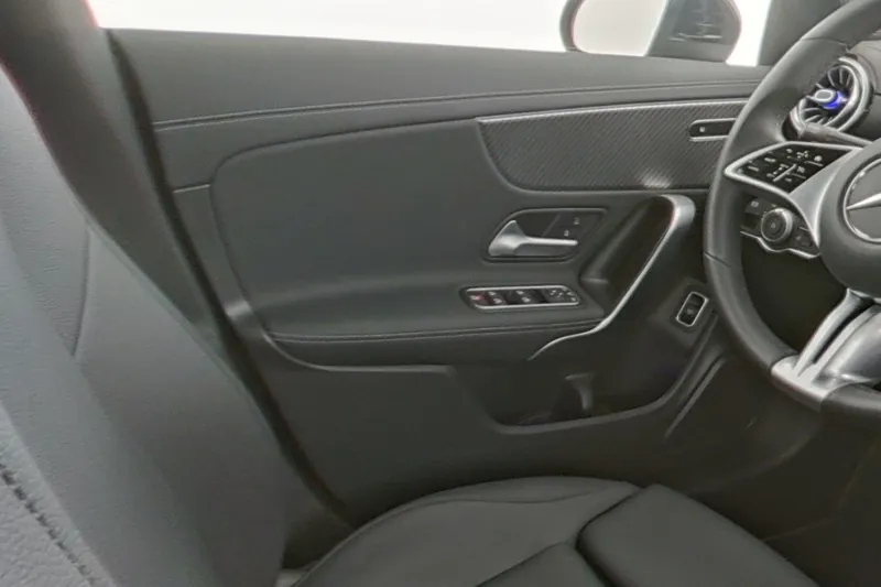 Mercedes-Benz CLA 180 d Coupé Luxury Line - Photo 15
