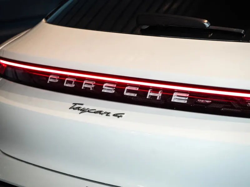 Porsche Taycan 4 Cross Turismo - Photo 25