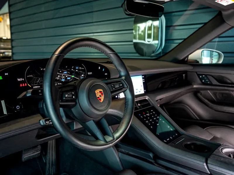 Porsche Taycan 4 Cross Turismo - Photo 9