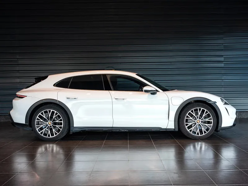 Porsche Taycan 4 Cross Turismo - Photo 6