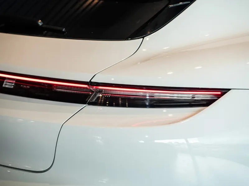 Porsche Taycan 4 Cross Turismo - Photo 26