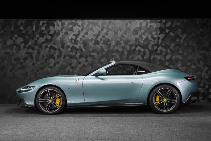 Ferrari Roma Spider Celeste Trevi