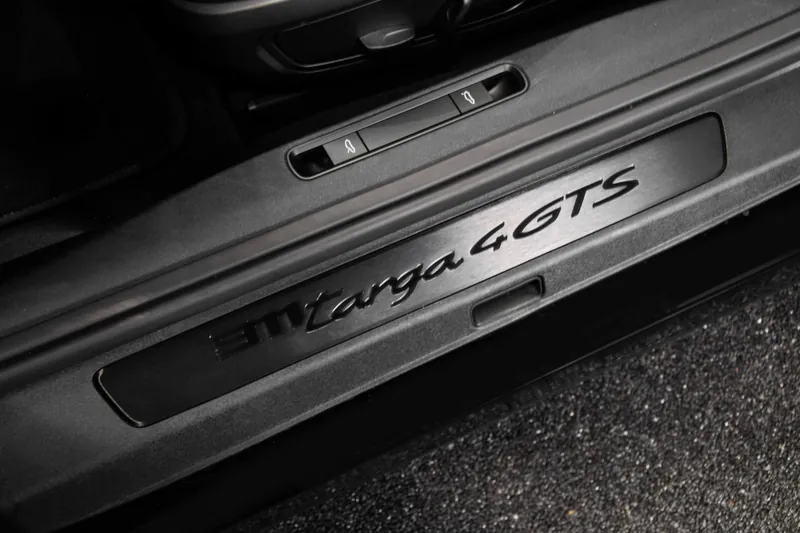 Porsche 911 Targa 4 GTS Noir - Photo 13