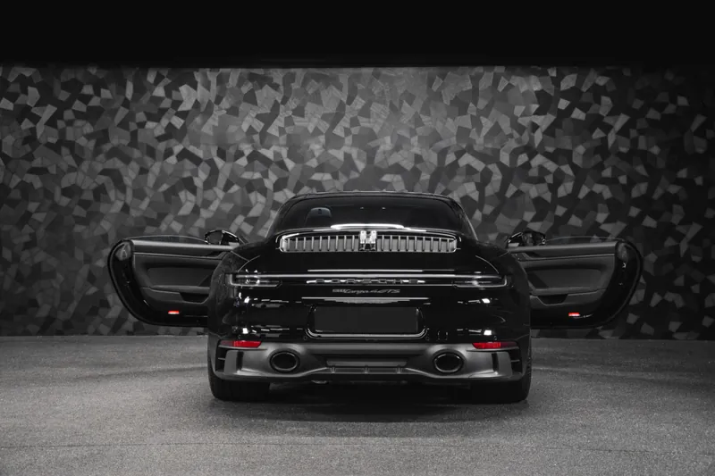 Porsche 911 Targa 4 GTS Noir - Photo 5
