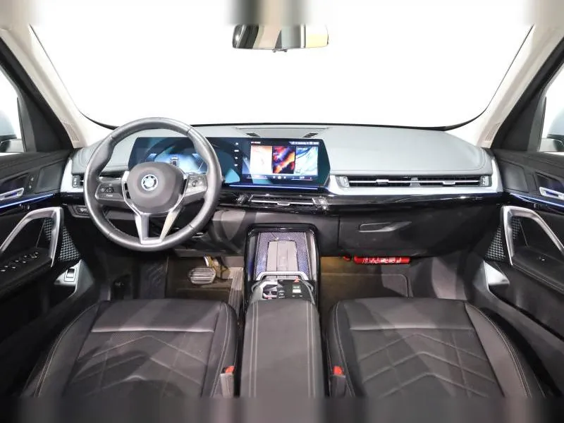 BMW iX1 xDrive30 xLine Schwarz 24 000 km - Photo 8