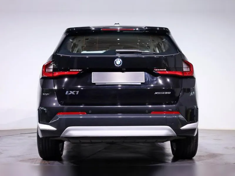 BMW iX1 xDrive30 xLine Schwarz 24 000 km - Photo 4