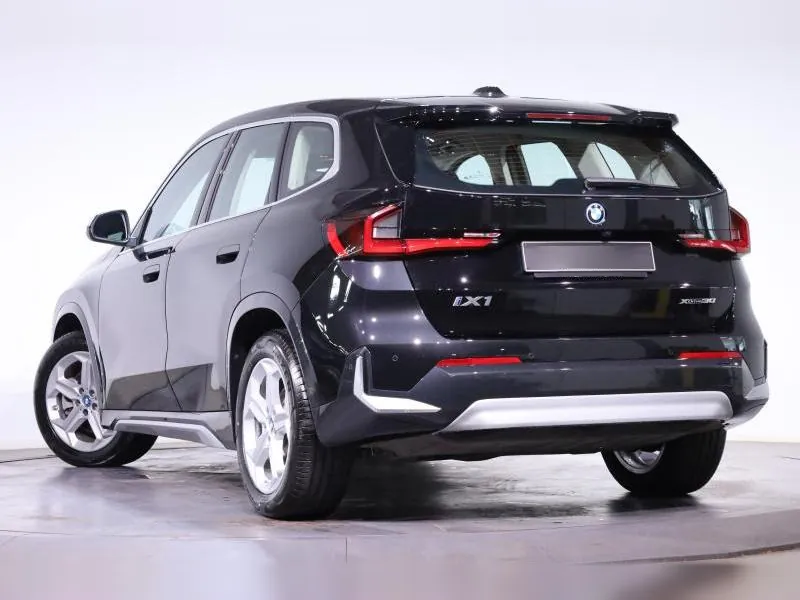 BMW iX1 xDrive30 xLine Schwarz 24 000 km - Photo 3
