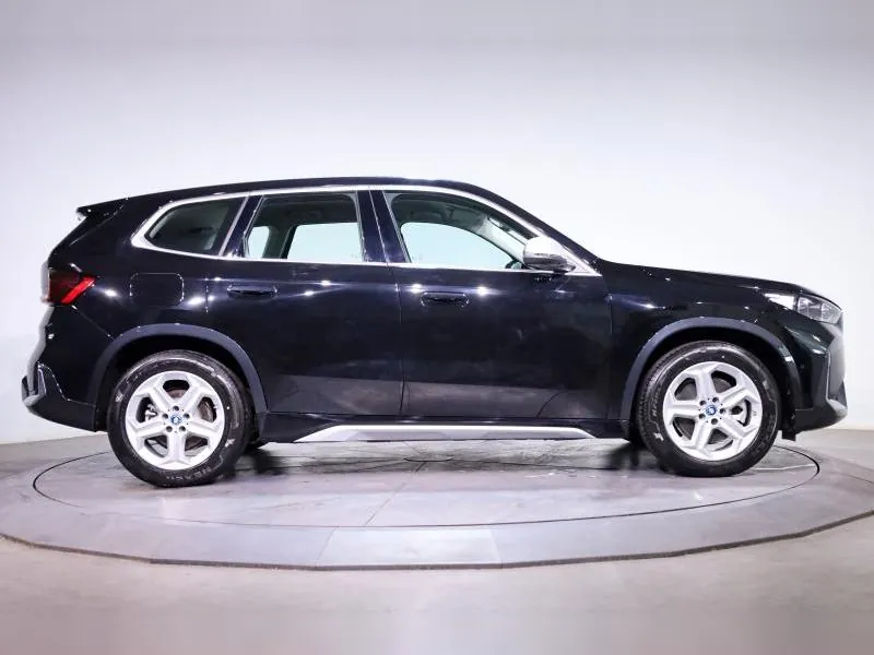 BMW iX1 xDrive30 xLine Schwarz 24 000 km - Photo 2