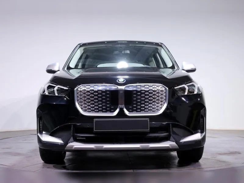 BMW iX1 xDrive30 xLine Schwarz 24 000 km - Photo 5