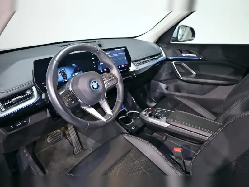 BMW iX1 xDrive30 xLine Schwarz 24 000 km - Photo 9