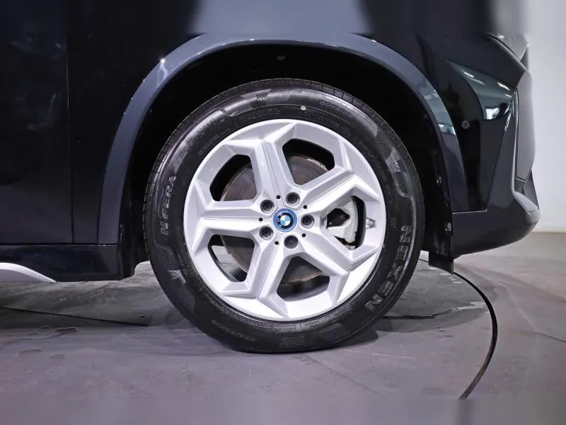 BMW iX1 xDrive30 xLine Schwarz 24 000 km - Photo 7