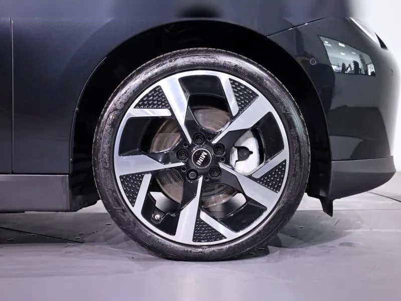 MINI Cooper SE Midnight Black - Photo 6