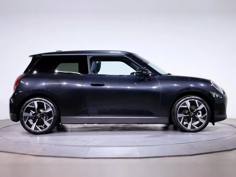 MINI Cooper SE Midnight Black - Photo 2