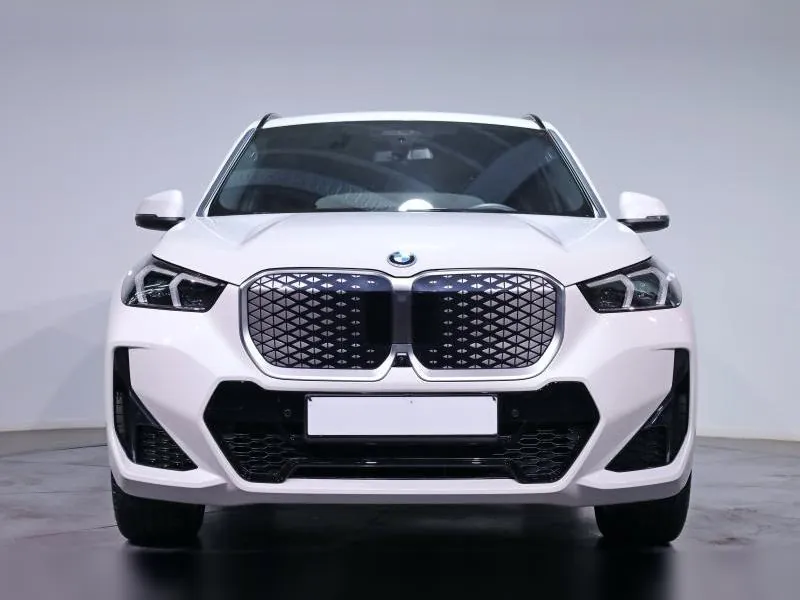 BMW iX1 xDrive30 M Sport Mineralweiss 7 000 km - Photo 5