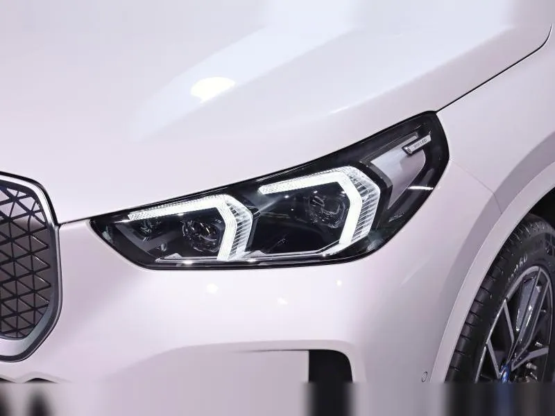 BMW iX1 xDrive30 M Sport Mineralweiss 7 000 km - Photo 6