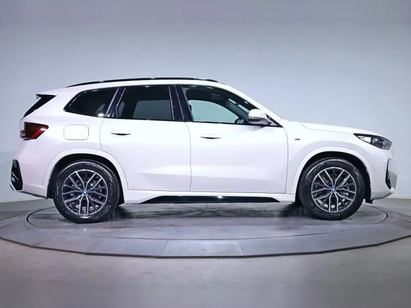 BMW iX1 xDrive30 M Sport Mineralweiss 7 000 km - Photo 2