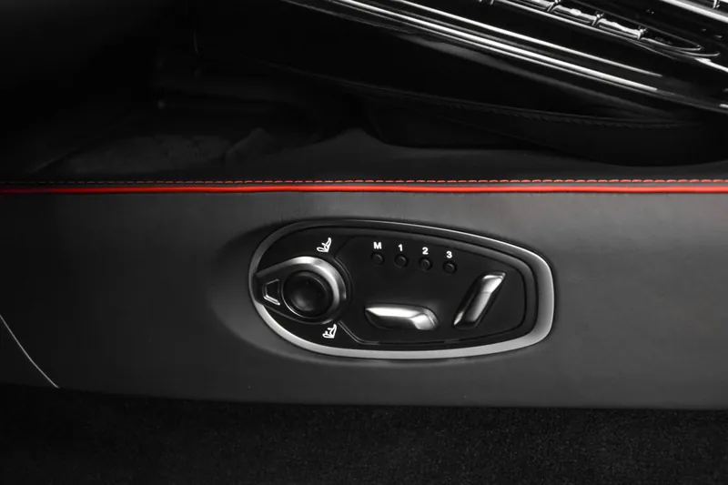 Aston Martin Vantage Onyx Black - Photo 21