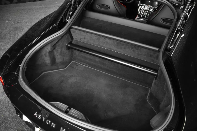 Aston Martin Vantage Onyx Black - Photo 27