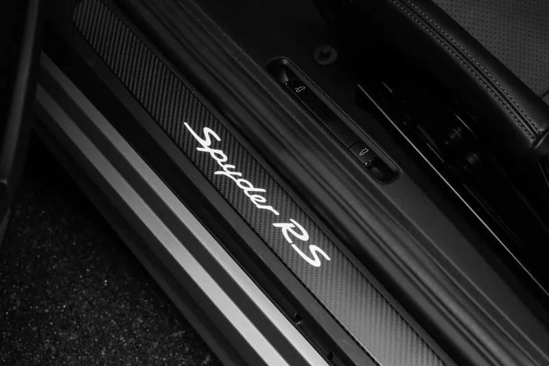 Porsche 718 Spyder RS Weissach Argent GT - Photo 15