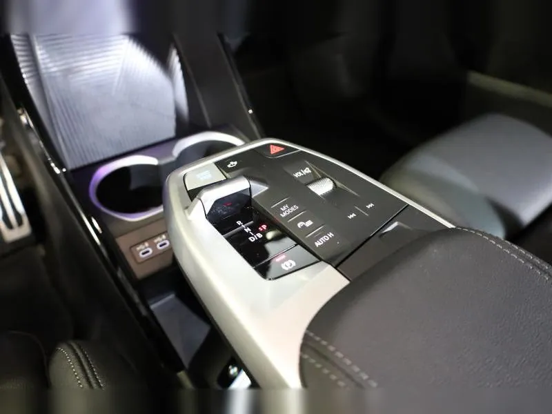 BMW iX1 xDrive30 M Sport Cape York Green - Photo 11
