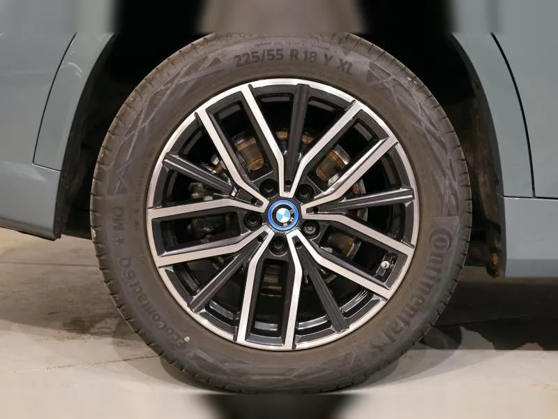 BMW iX1 xDrive30 M Sport Cape York Green - Photo 6