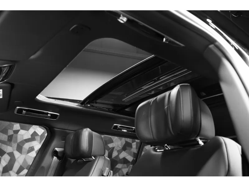 Land Rover Range Rover P530 LWB Autobiography Santorini Black - Photo 17