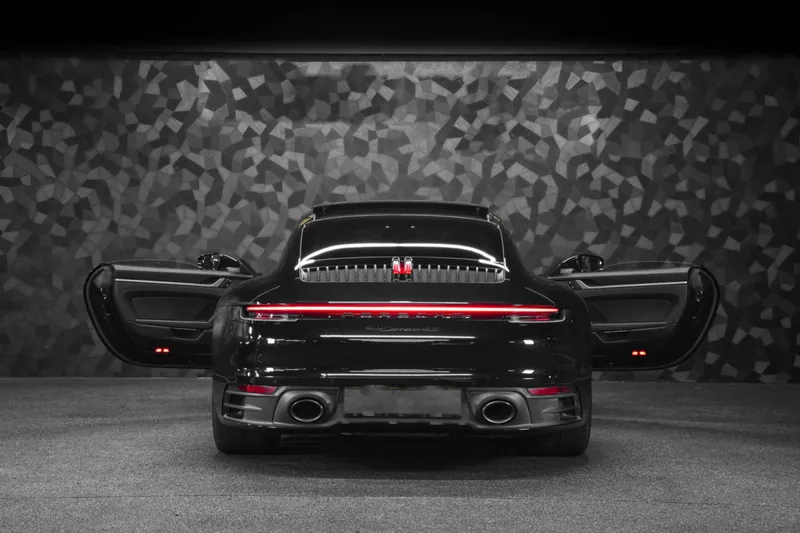Porsche 911 Carrera 4S Noir - Photo 5