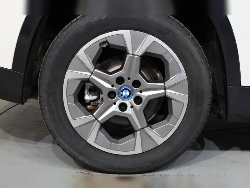 BMW iX1 xDrive30 xLine Mineralweiss - Photo 6