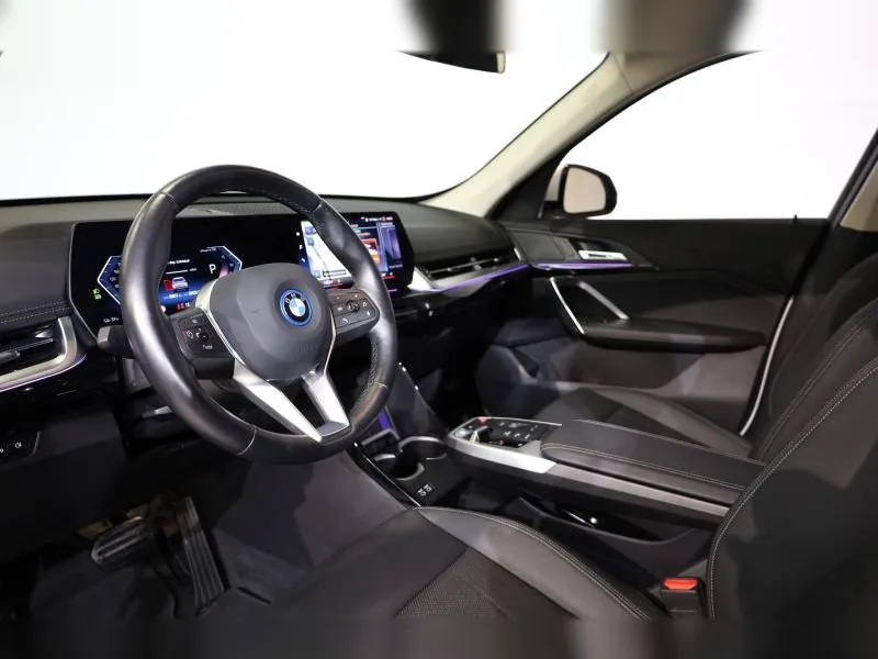 BMW iX1 xDrive30 xLine Mineralweiss - Photo 8