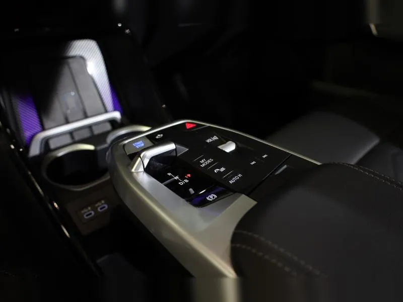 BMW iX1 xDrive30 xLine Mineralweiss - Photo 11
