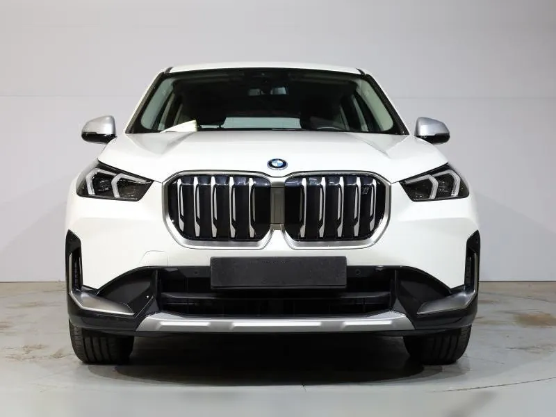 BMW iX1 xDrive30 xLine Mineralweiss - Photo 5