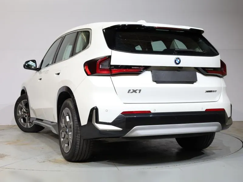BMW iX1 xDrive30 xLine Mineralweiss - Photo 3