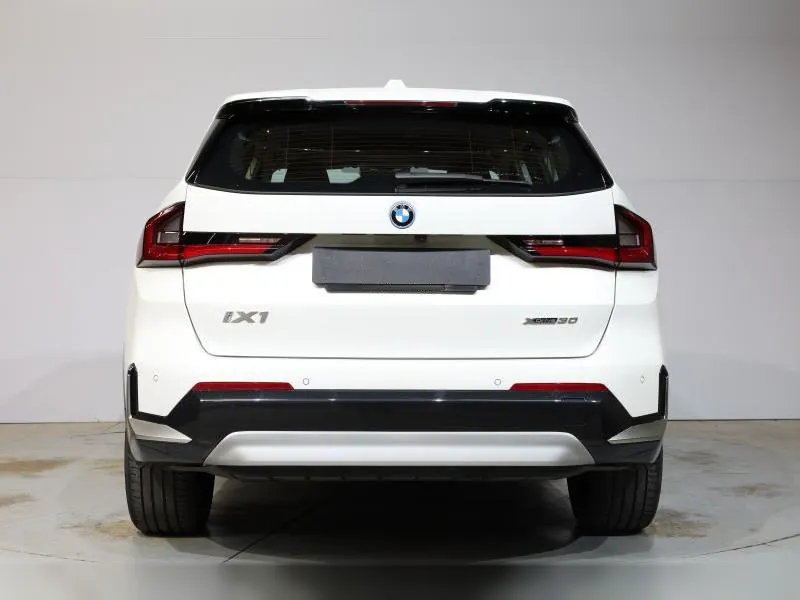 BMW iX1 xDrive30 xLine Mineralweiss - Photo 4