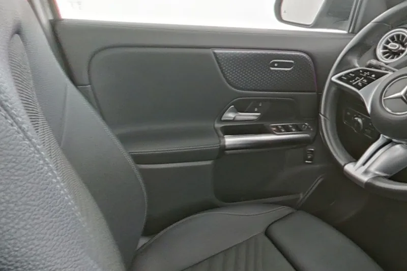 Mercedes-Benz EQA 250+ Business - Photo 15