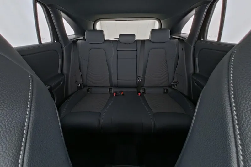 Mercedes-Benz EQA 250+ Business - Photo 16