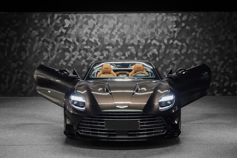Aston Martin Vanquish Volante Minotaur Green