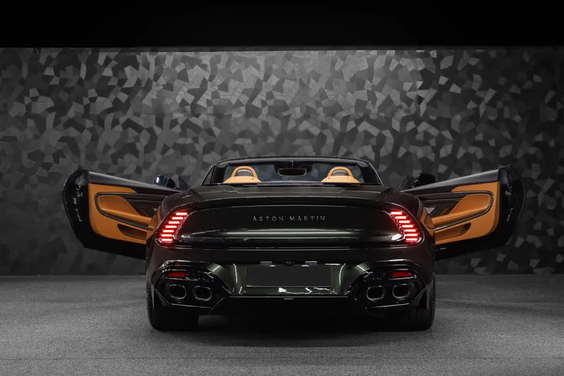 Aston Martin Vanquish Volante Minotaur Green