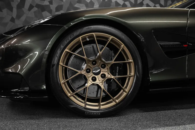 Aston Martin Vanquish Volante Minotaur Green - Photo 11