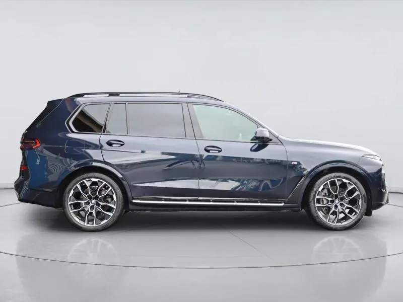 BMW X7 xDrive40i M Sport - Photo 2