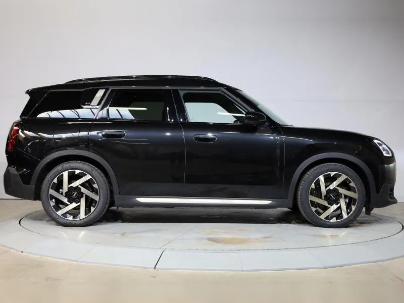 MINI Countryman SE ALL4 Favoured Midnight Black - Photo 2