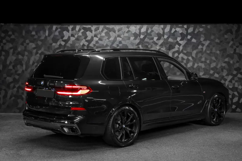 BMW X7 xDrive40d Black Sapphire - Photo 3