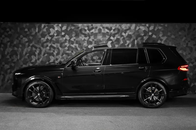 BMW X7 xDrive40d Black Sapphire - Photo 2