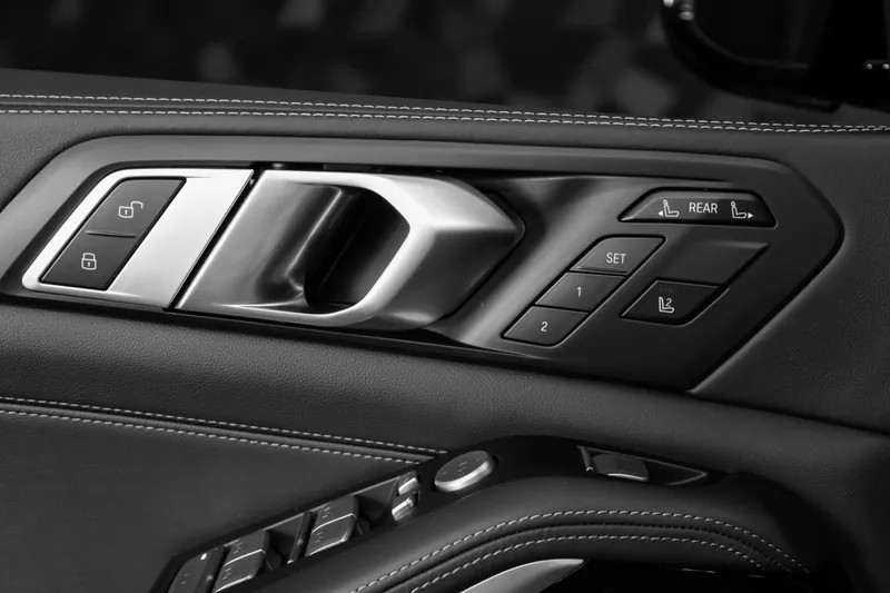 BMW X7 xDrive40d Black Sapphire - Photo 28