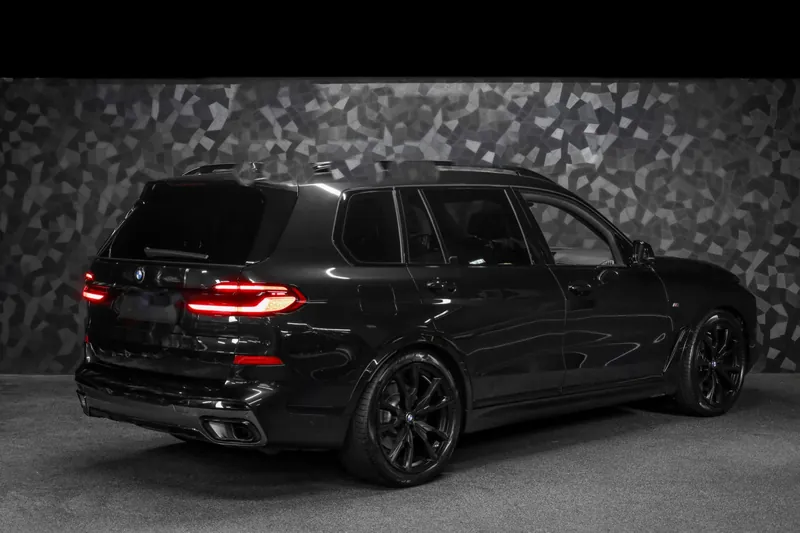 BMW X7 xDrive40d Black Sapphire - Photo 3